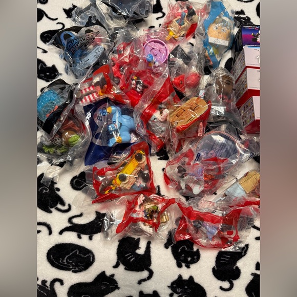 34 never opened McDonald’s toys - Picture 4 of 6